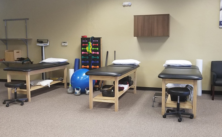 SERC Physical Therapy in South Overland Park, KS (Stanley) Treatment Tables
